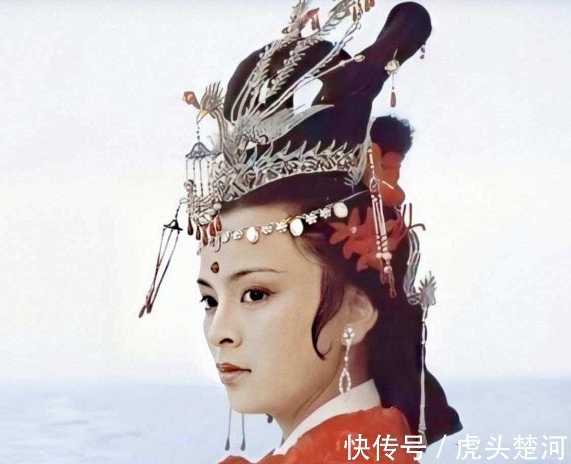 袭人$贾宝玉给探春送荔枝,一个碟子,众人为何都惦记要拿回来?