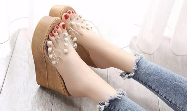 拖鞋|美丽从脚开始一双精致的凉拖鞋,让玉足纵受夏日的休闲