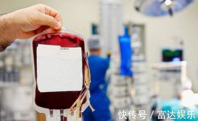 男孩|顺产生下男孩,产妇出产房时无家属等待,大出血只有女儿发现