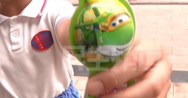 27块买了2个奶酪棒,孩子撕开一看家长气愤,超市你联系厂家吧