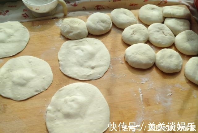 面团|每年冬天，我家必做这素馅包子，5块钱蒸一锅，暄软馅香营养高