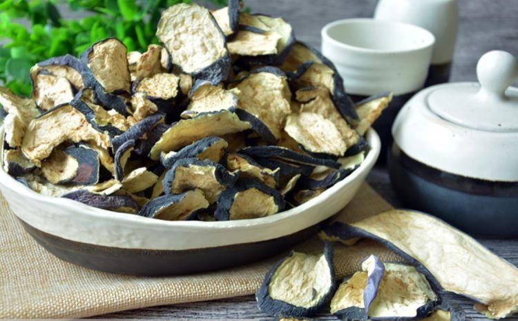 将这些蔬菜晒成干,比新鲜的时候还好吃,容易保存,炖肉吃真香