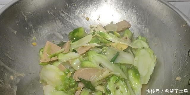  天冷多吃点儿菜，简单一做，大人小孩都爱吃，上桌就全扫光，好吃