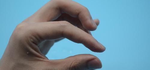 诀窍|手指被502胶水粘住怎么办?学会这诀窍,胶水立马融化,太实用了