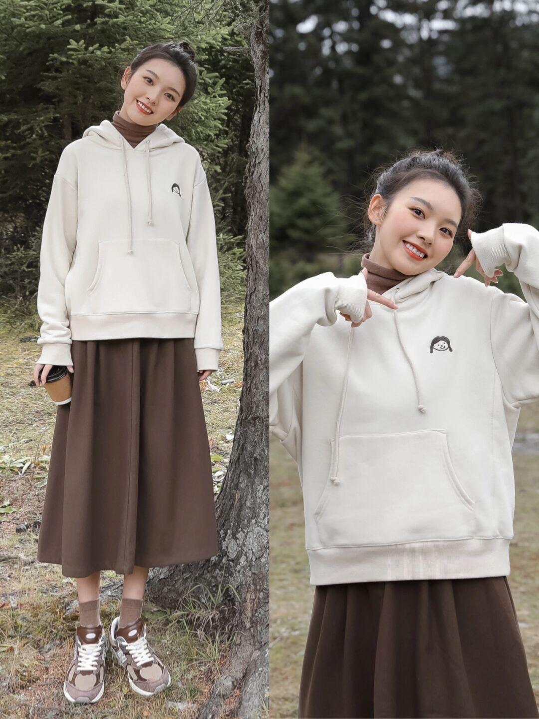 紫色大衣外套 秋冬怎样搭配出知性优雅的气质,碎花裙+紫色大衣外套,时髦又不失女人味!