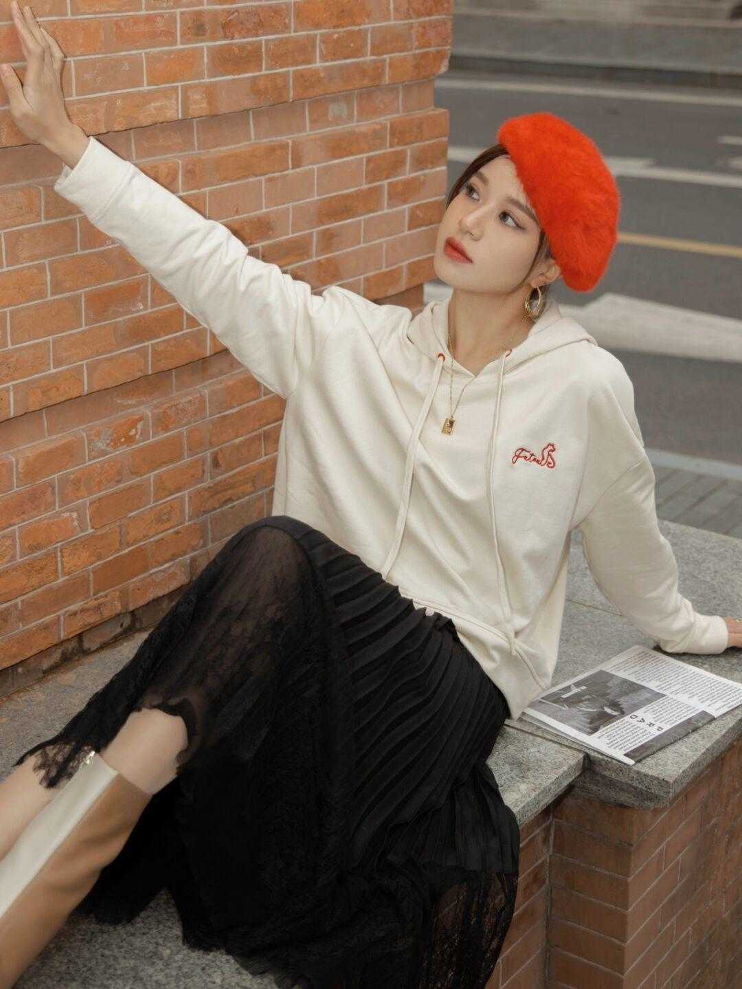 直筒 别老穿蓬蓬网纱裙了!今年流行的“直筒网纱裙”,上身唯美又显瘦