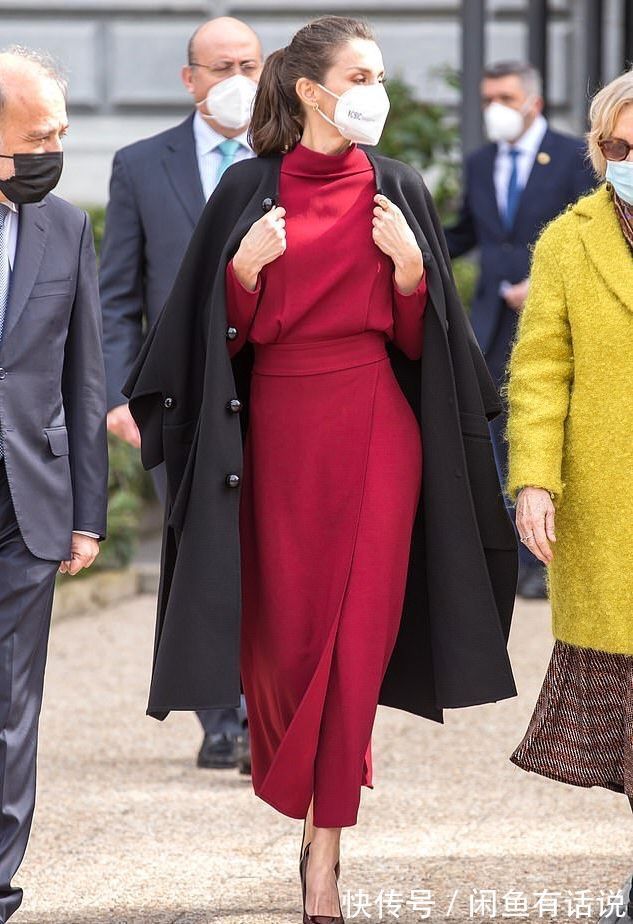 协调感|西班牙王后穿火了“中国红”,一袭红裙优雅到骨子里,气质好高级