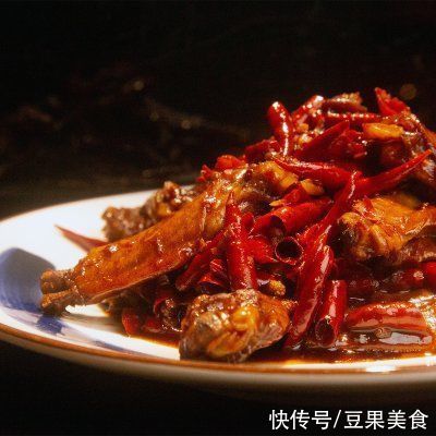 宅家解馋麻辣鸭翅,每根骨头都麻辣入味,吃完忍不住嘬手指