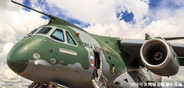 飞机 为什么客机机翼在机腹,军用运输机机翼在背部,专家:装东西不同