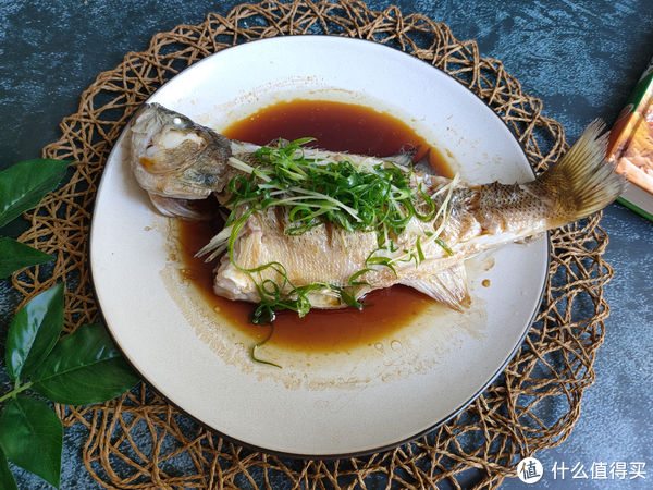 做清蒸鱼,可不是直接上锅蒸那么简单,教你正确做法,又鲜又嫩