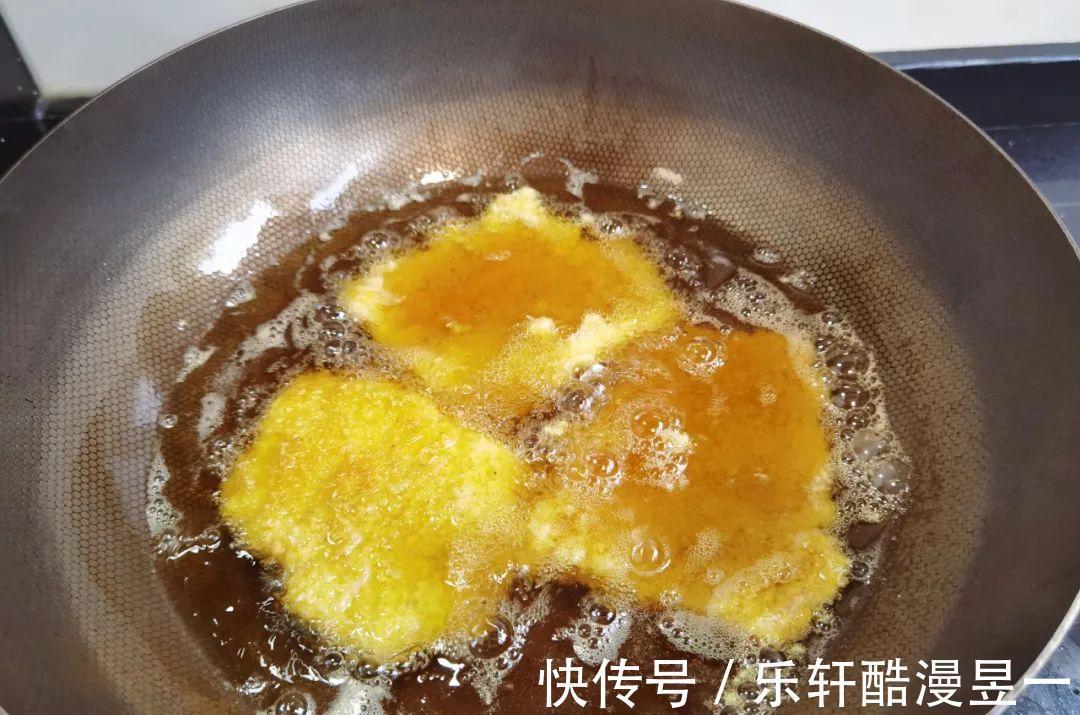 黑胡椒|【食物恋】今天教你炸猪排,外表酥脆内里鲜嫩,快来试试吧!