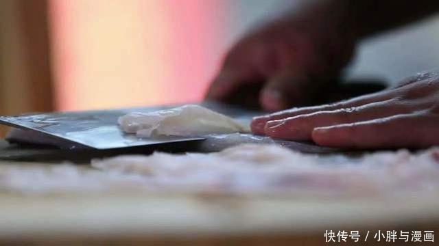 日本独创的“活鱼切片”,鱼会感到痛吗?日本人:它们没痛觉的