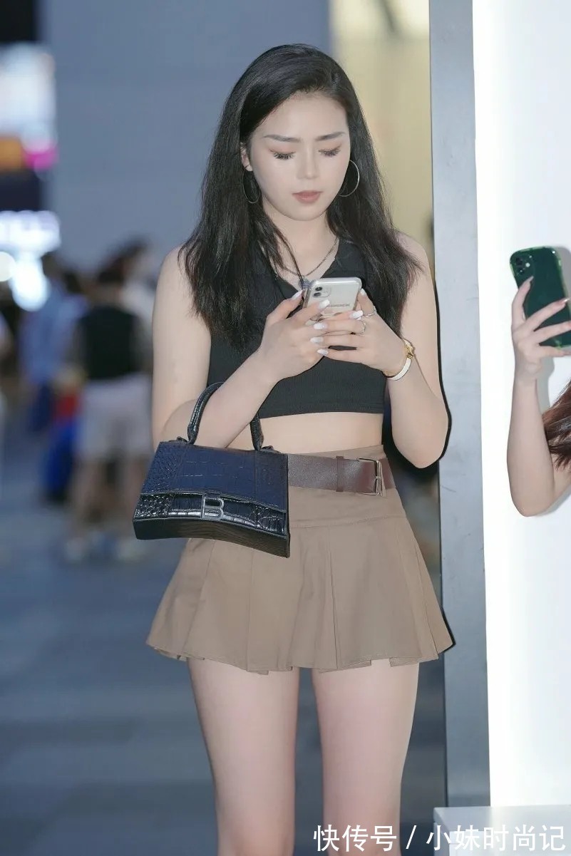 百褶裙|青春时尚的百褶裙穿出韩范的感觉，展现你的优雅气质，大方又出众