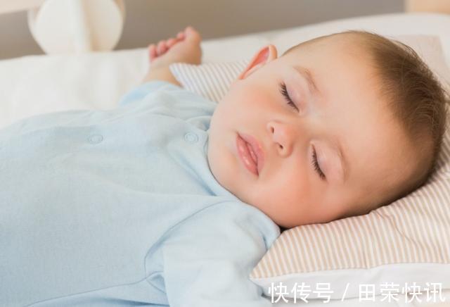 气味|宝宝''一抱就睡,一放就醒''知道原因后,妈妈舍不得放下了