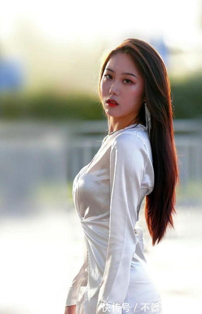 卡其色 时髦的穿搭,斗篷套装,穿出了初秋的唯美,清新时尚又优雅