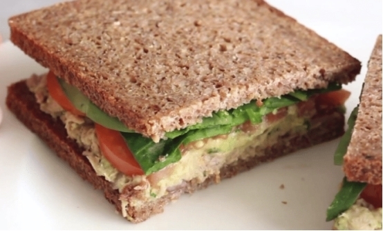 晚餐就|美国普通家庭的一日三餐,他们主要吃什么中国游客食物吃不惯