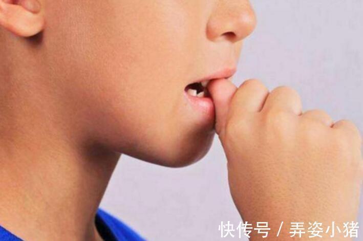 宝妈|小时候喜欢“啃指甲”的孩子,长大后会怎样无法避开这几种结局