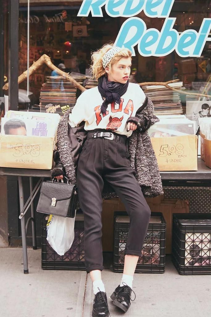  纸袋裤|别老穿阔腿裤了，今年秋冬这4条裤子最流行！