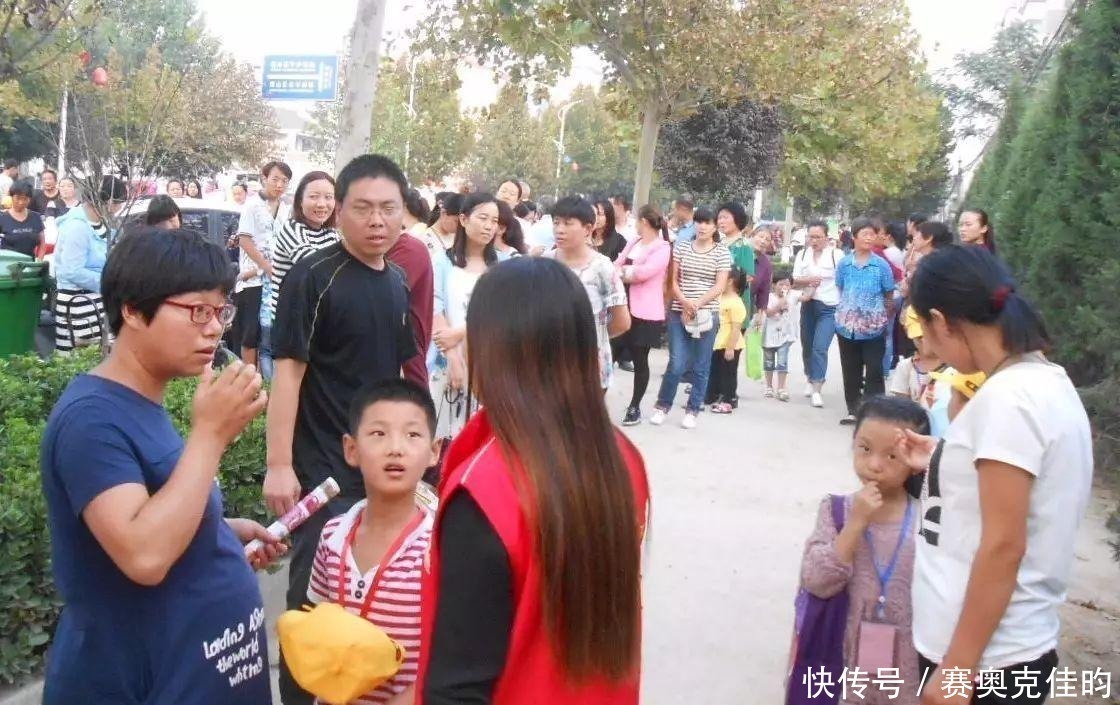 家庭教育|放学爸爸接还是妈妈接,直接看出孩子家庭教育情况,准确率很高