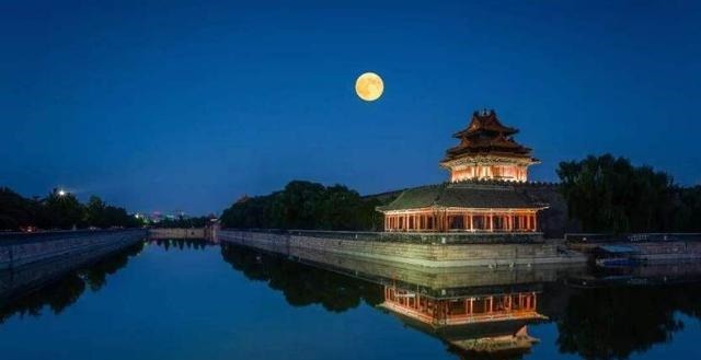 作者|“近水楼台先得月”的下半句是什么,作者借此加官进爵