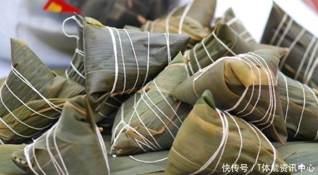 煮粽叶,别只用清水煮,记得水里加点“它”,粽叶柔软有韧性