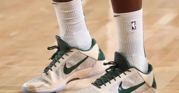 bruce 球星上脚|巴特勒上脚新配色!塔图姆这双骚气!