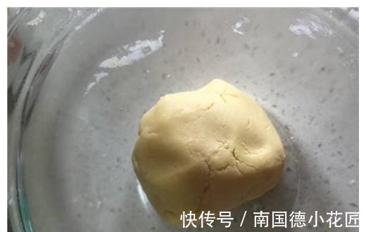 它外酥内软，上桌就一抢而空，家人爱吃，做法简单易学！