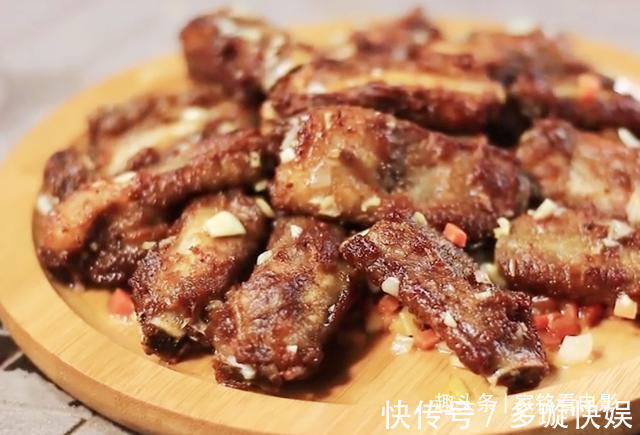 青椒|美食推荐椒盐排骨，鱼香茄子，豆腐干肉丝，红烧猪头肉的做法