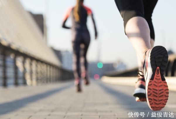 任柯宇|14岁少年身高221米,挑战吉尼斯世界纪录,网友上面空气新鲜吗