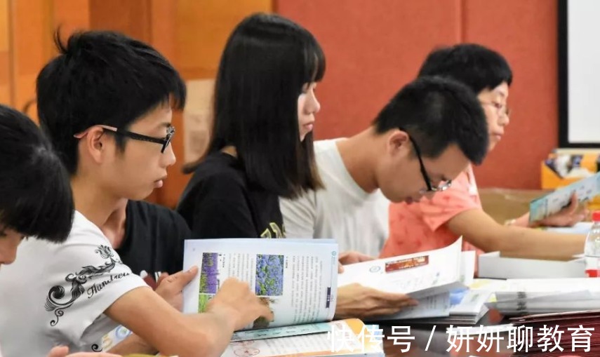 孩子|弟弟不听话,父亲怒撕姐姐通知书,“重男轻女”的家长该醒醒了