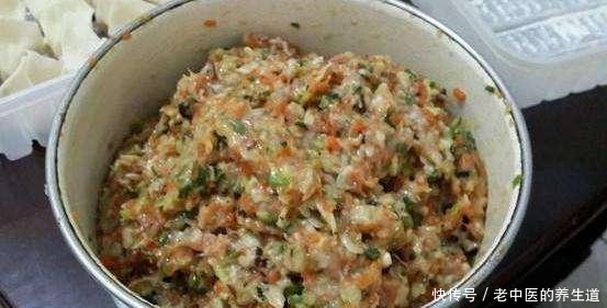 饺子|调肉馅时,只会放油可不行,掌握3点窍门,饺子鲜嫩多汁,香