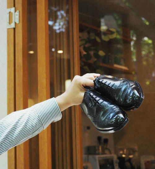 过年后靴子就收起来吧！今年流行的“布洛克鞋”，显高不说还时髦