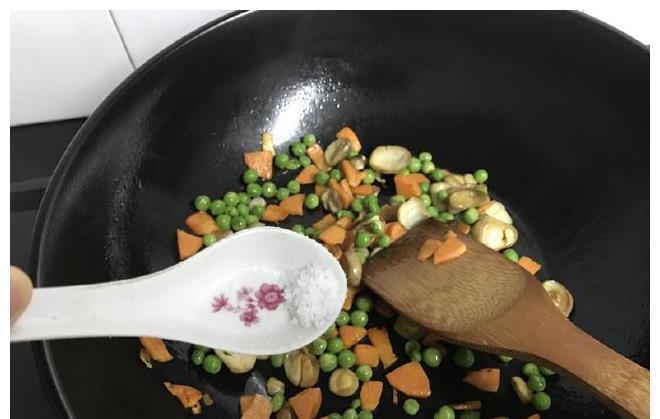 虾仁|孩子爱吃的菜，我从不手软，再贵也要买，营养丰富增强免疫力