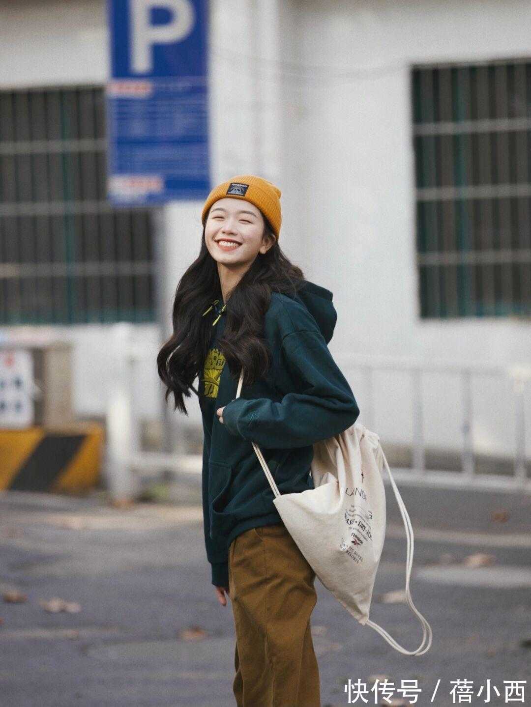 百搭 早春卫衣搭配指南:买这4种流行颜色就够了,百搭显白又不挑身材