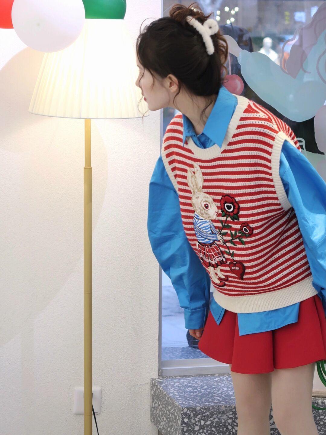 开衫 女人再不会打扮也别配“紧身衣”,毛衣才是最优雅,实用性极强