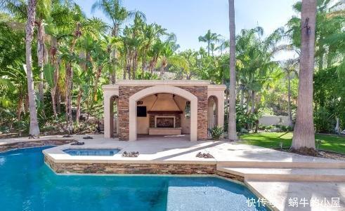 院子|带你参观董卿在国外的家，光卫生间就有十个，院子还设立露天厨房