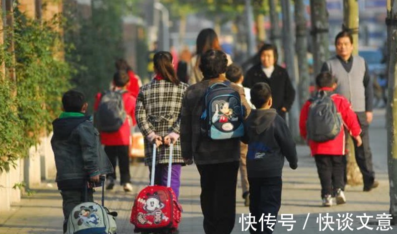 指责|教授指责“家长接送”行为,称迟早毁掉孩子,引发家长不满