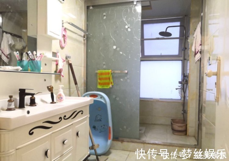 小房间|参观140㎡大婚房,朋友都夸餐边柜有档次,我却更喜欢主卧的飘窗