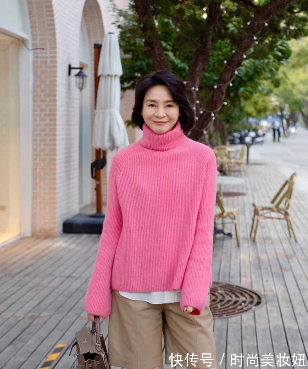 通身|五六十岁怎样穿出30岁即视感,学这位姐姐“粉色”穿搭,优雅减龄