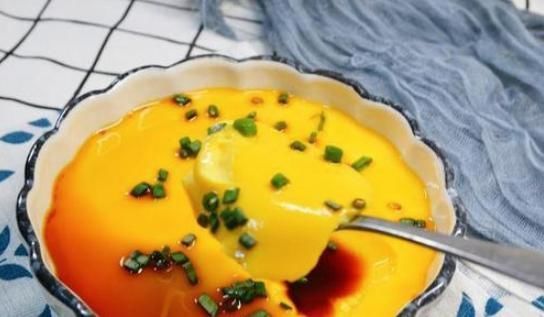 蒸鸡蛋羹，加水直接蒸就错了！牢记4要点，光滑如镜，鲜嫩无蜂窝