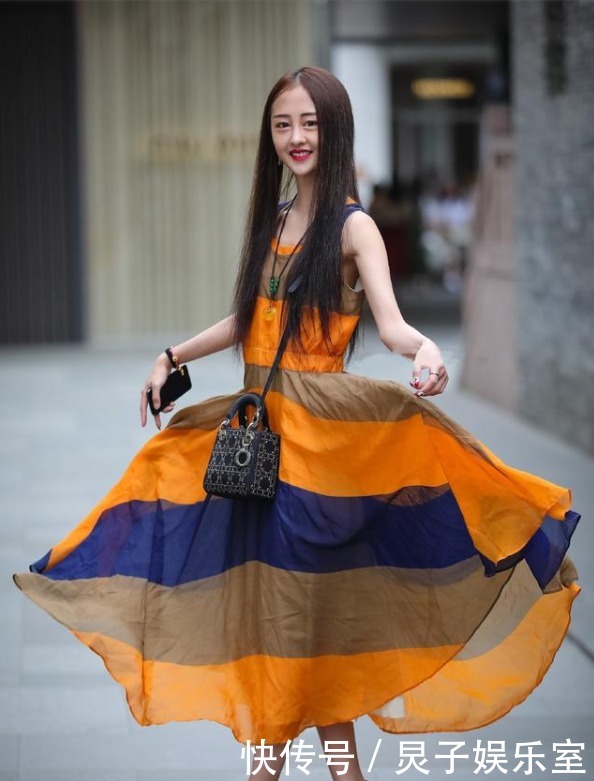 彩裙少女真有时代感,穿出了热情的民族风!