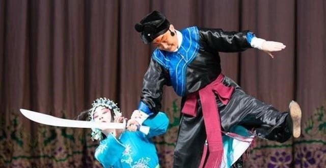 梁山#水浒五大奇门刀一把杀猪不沾血,一把拖曳锯斩,一把破了金钟罩!