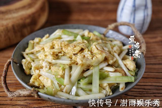 韭黄|一斤3块钱,人人吃得起,常吃腰腿好还不怕水,男人尤其要多吃