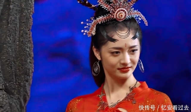 不老女神|周洁琼上演最美“蜘蛛精”，当灯光暗下的那一刻，她的真容暴露了