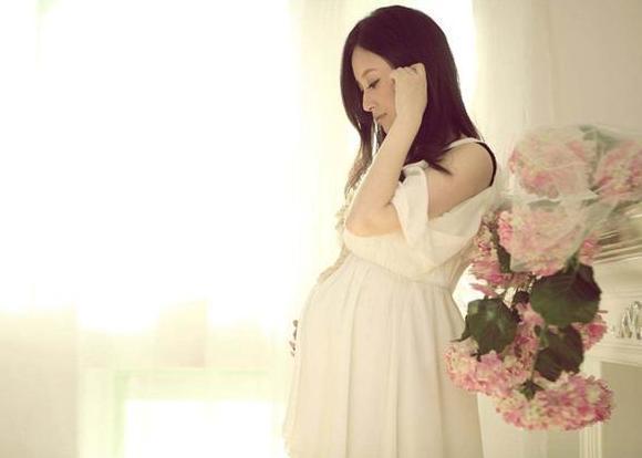 宝妈|90后宝妈朋友圈晒“孕装照”,忘记屏蔽亲戚,引来全家人怒斥