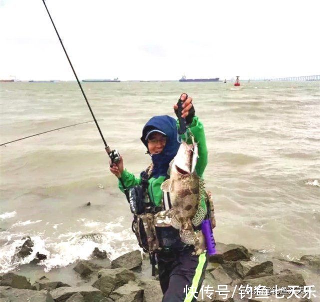 垂钓|大量鱼竿等待销毁！不少钓鱼人心疼不已：带轮的竿子不能玩了吗