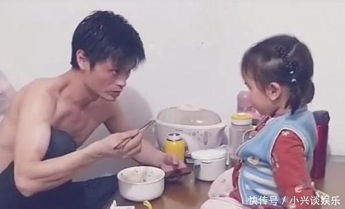 “淡定奶爸”喂小情人吃饭火了,猜中了开头,却没猜到结局