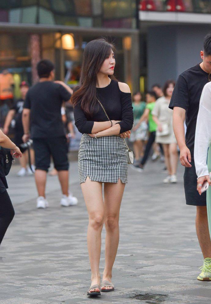 姑娘姐|选定靓丽短裙,尽享那份可贵的放松满意,秀出从简前卫美