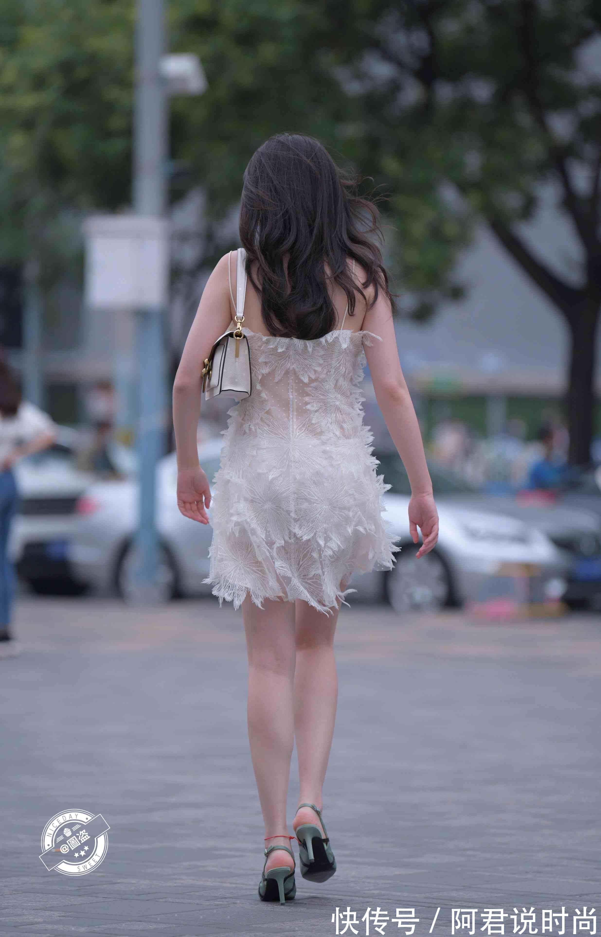 装扮|上身柔软舒适的连衣裙装扮，穿出优雅浪漫的气息，才不尴尬