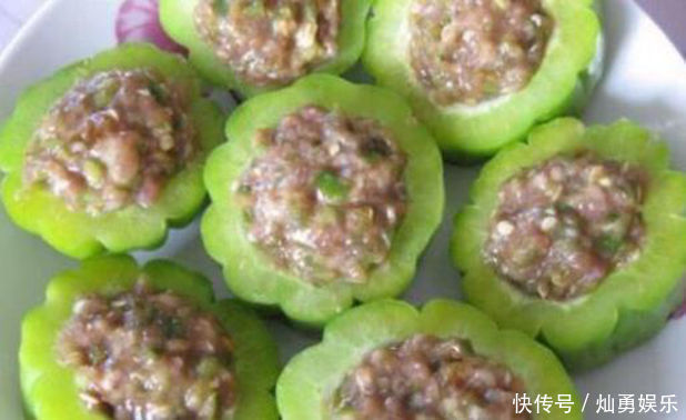 做法|双椒鲜猪手,剁辣椒炒鸡胗,紫菜豆腐煎,苦瓜酿的做法